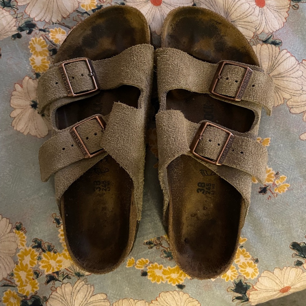 Suede Arizona Birkenstocks 38 (7/7.5)